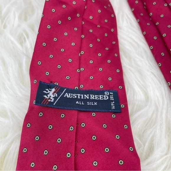 Austin Reed red dot silk tie 56” 3” width - Picture 3 of 6